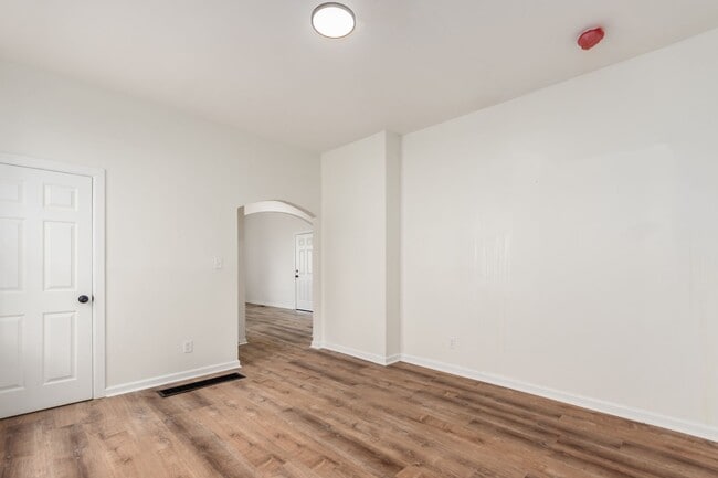 Building Photo - 865 Old Leonard Ave