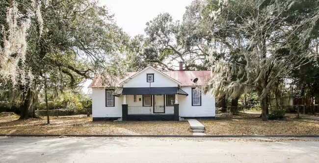 Primary Photo - Historic Cottage Near Memorial Hospital & Savannah State – Unfurnished Long-Term Rental