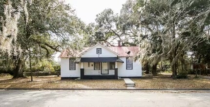 Building Photo - Historic Cottage Near Memorial Hospital & Savannah State – Unfurnished Long-Term Rental
