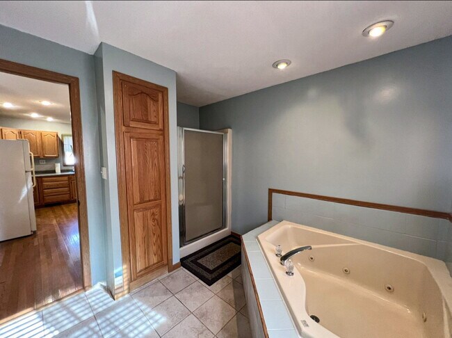 Building Photo - 402 S Illinois St