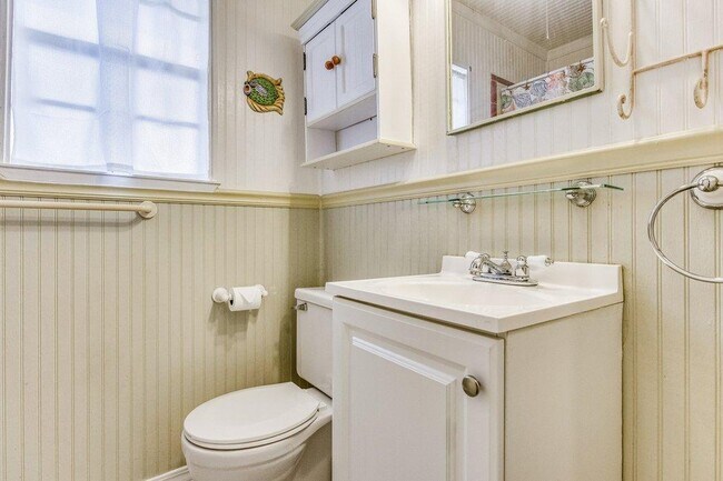 Building Photo - 214 Payne Rd