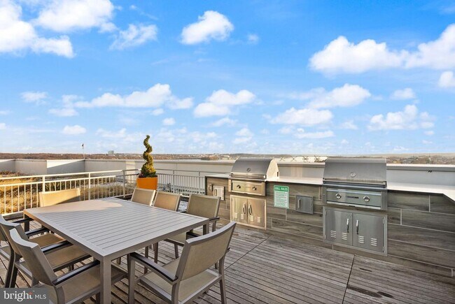 Building Photo - 925 N Fairfax St