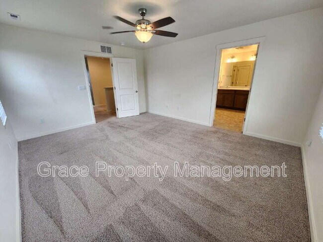 Building Photo - 508 Ledge St