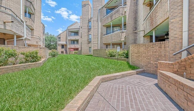 Building Photo - 5210 Weslayan St