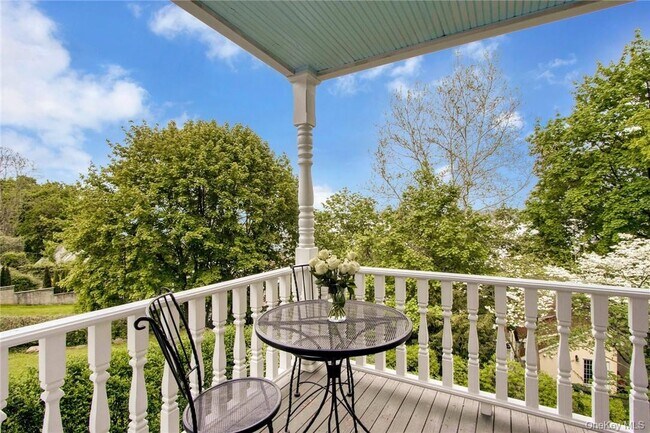 Building Photo - 142 Hudson Terrace