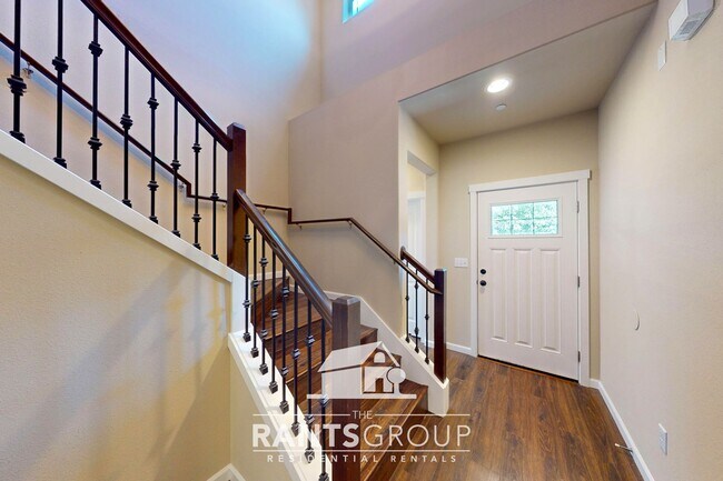 Building Photo - Stunning 4-Bedroom, 2.5-Bath Home within t...