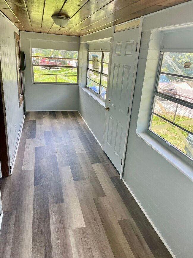 Building Photo - Beautifully Remodeled Lakeland 3BR/1BA Hom...