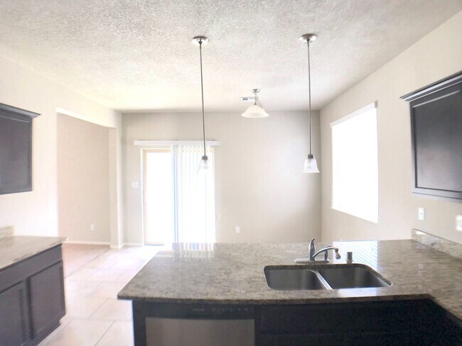Building Photo - 3916 Dynamite Rd NE