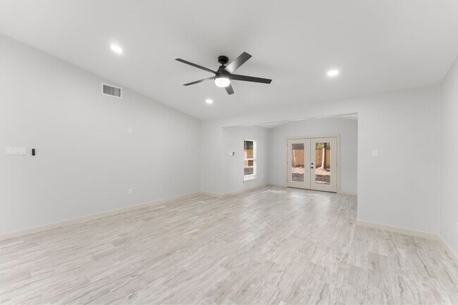 Building Photo - 5 Canyon Oak Pl