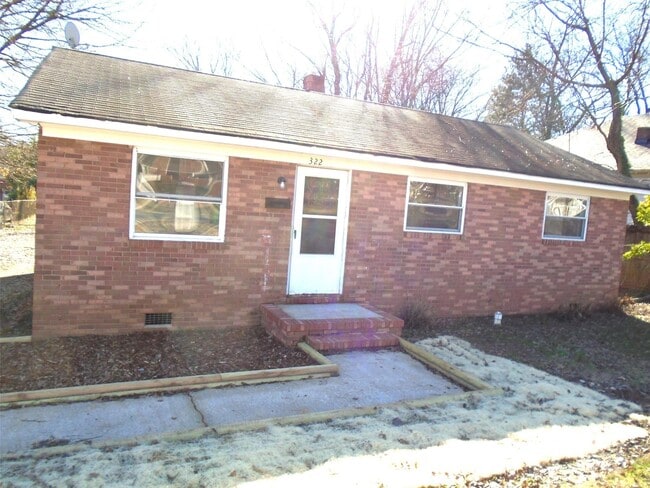 Primary Photo - 322 N Hoskins Rd