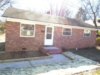 Building Photo - 322 N Hoskins Rd