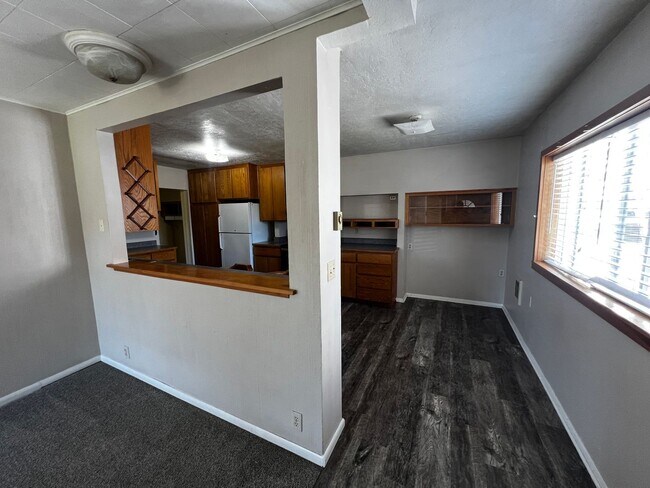 Building Photo - 3- bedroom 2-bathroom home in Pleasant Hill