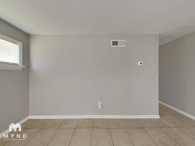 Building Photo - 4420 Double Tree St