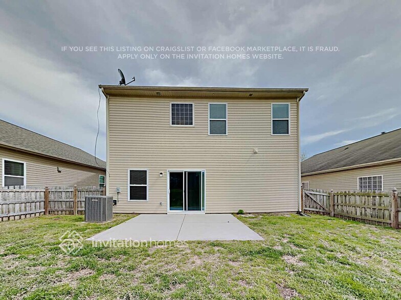 Building Photo - 2036 Blue Iris Dr