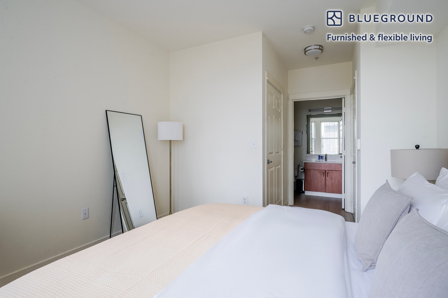 Building Photo - 11000 NE 10th St