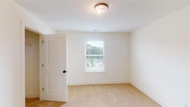 Building Photo - 5873 Greystone Dr