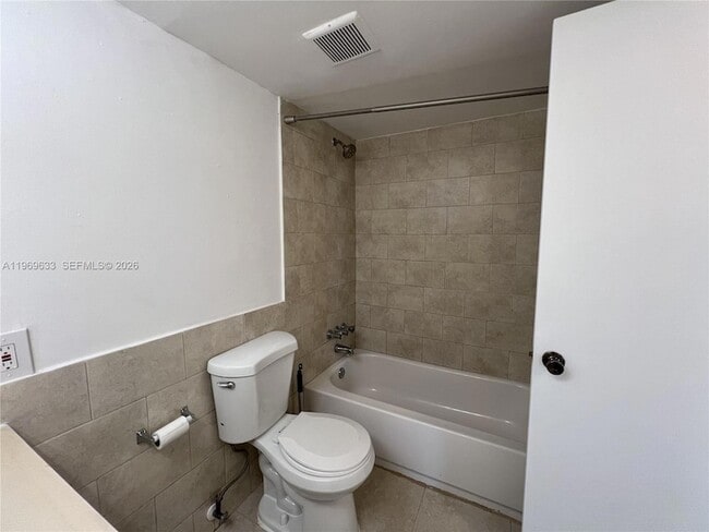 Building Photo - 1801 S Treasure Dr