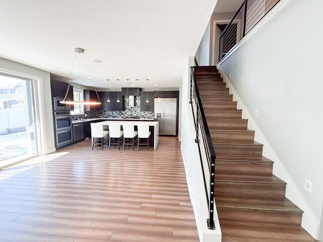 Building Photo - Luxury 5-Bedroom Rental with Pool, Finishe...