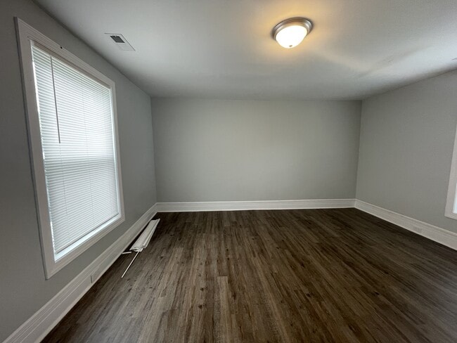 Building Photo - 415 Grove St