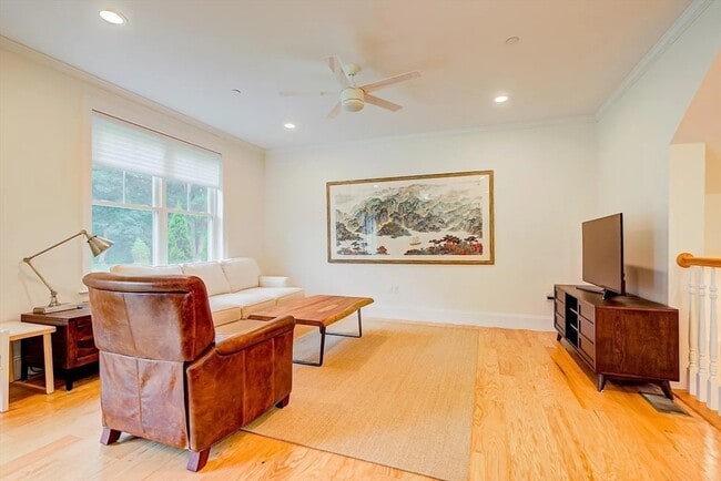 Building Photo - 23 Lily Pond Ln