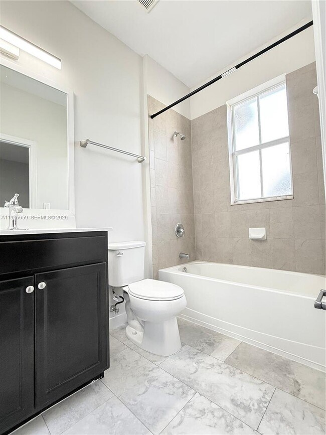 Building Photo - 134 SE 28th Ter