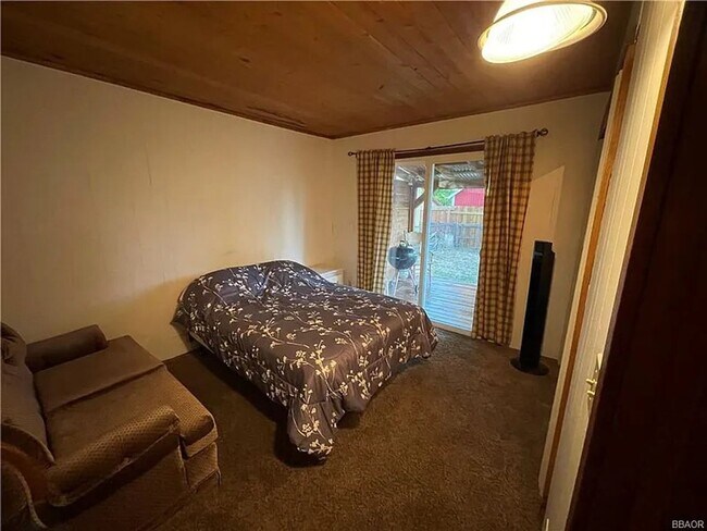 Building Photo - Warm & Cozy Single-Story Home in Big Bear City