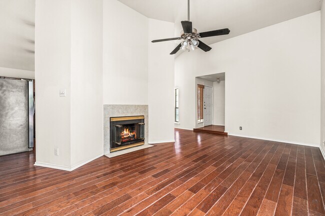 Building Photo - 5314 Lake Golden Dr