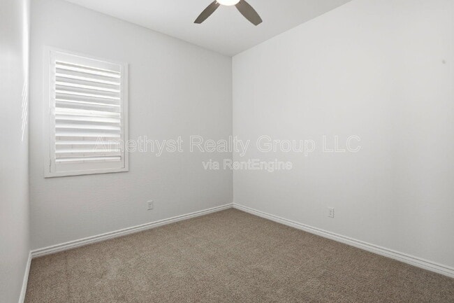 Building Photo - 15660 W Pershing St