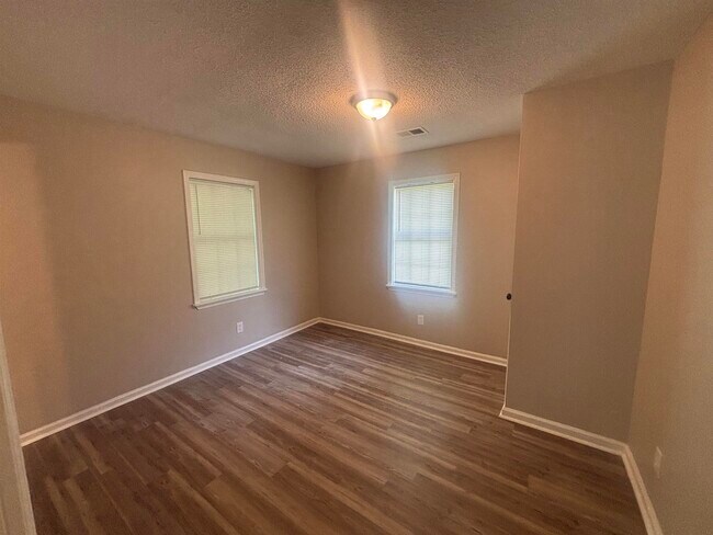 Building Photo - 2076 Goff Ave