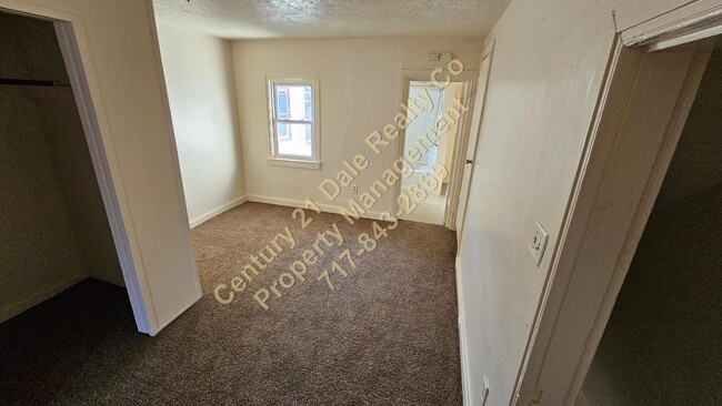 Building Photo - 3 Bedroom 1 Bath Home in York City with Of...