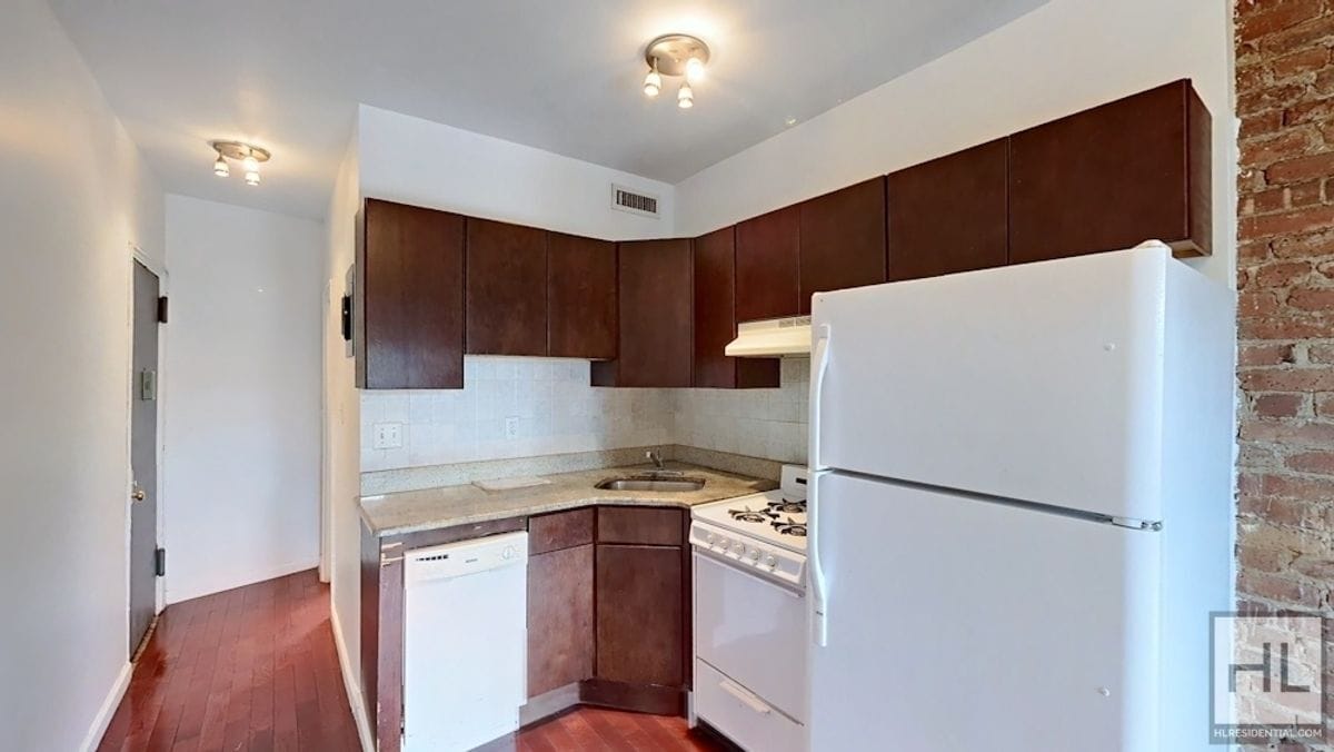 Building Photo - Crown Heights 1-Bed 1-Bath