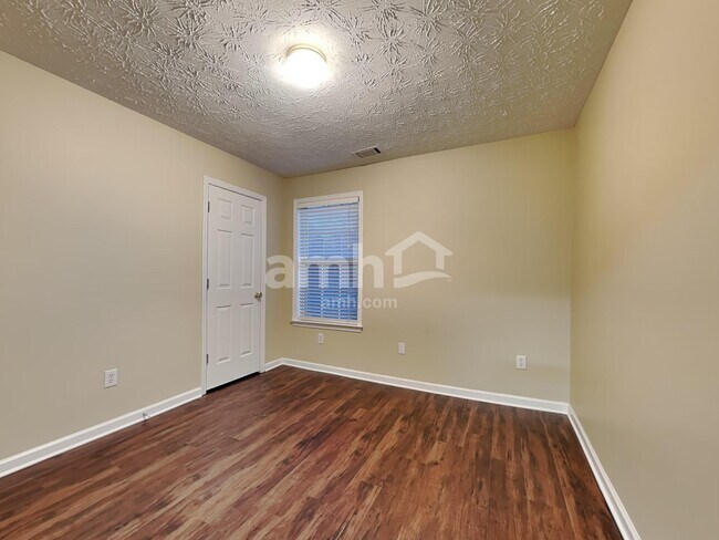 Building Photo - 5296 Under Way