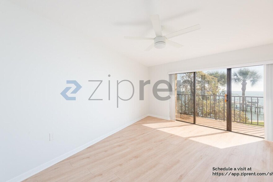 Building Photo - 7500 Sunshine Skyway Ln S