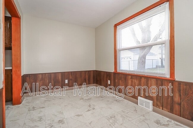 Building Photo - 6207 Gerald Ave