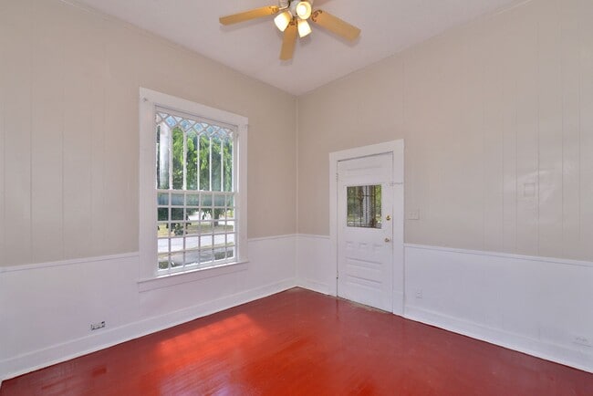 Building Photo - Nice Historic Home Near  Downtown