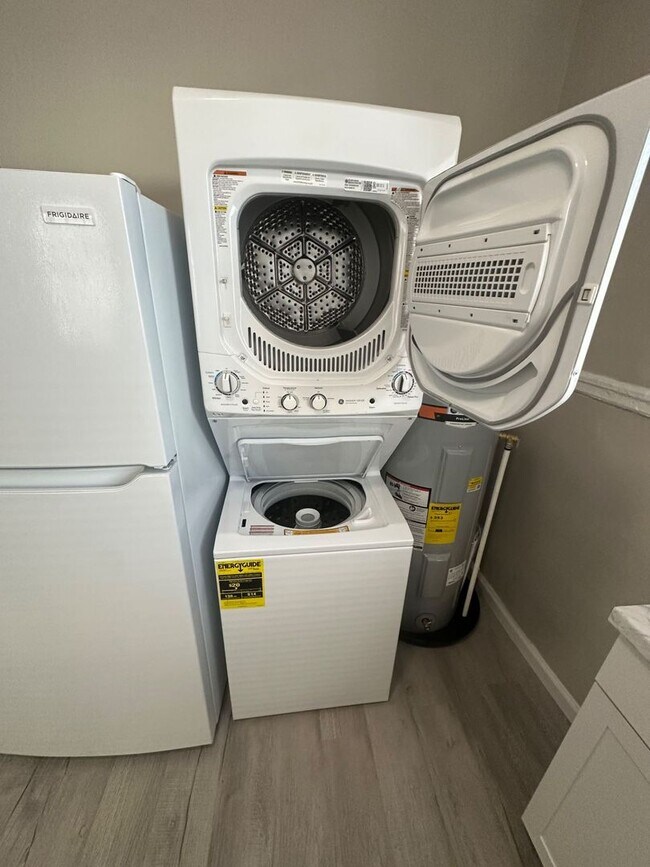 Building Photo - 22 S Plum St