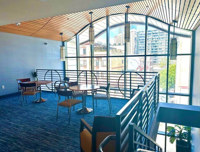Building Photo - Turn Key Furnished 1 BR, 1 BA with Secure ...