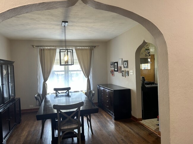 Building Photo - 248 Mansion St