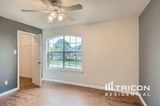 Building Photo - 3416 Tulip Ln