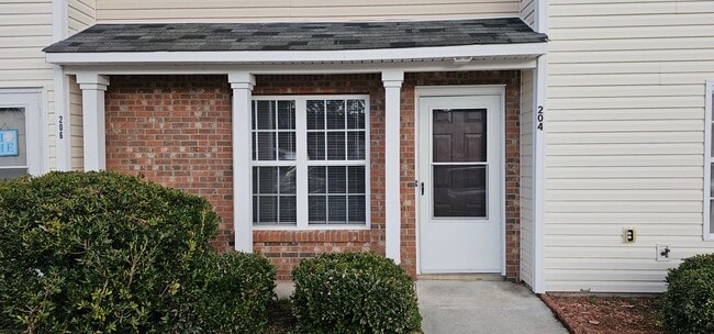 Building Photo - 204 Fairwood Ct