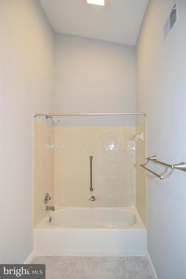Building Photo - 4056 Grays Pointe Ct