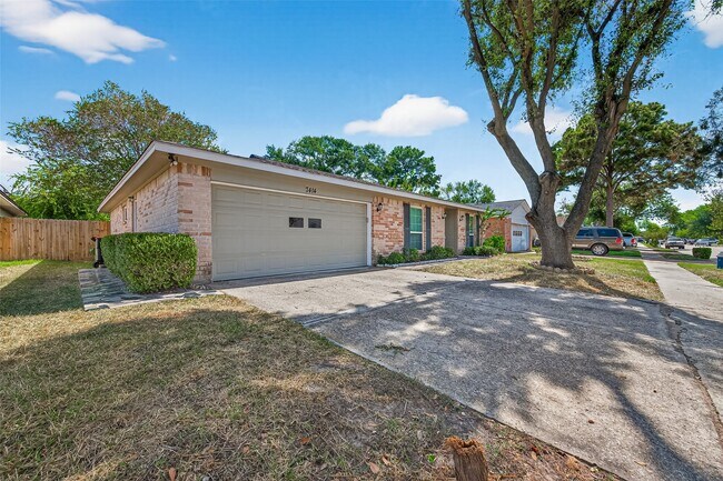 Primary Photo - 7414 Breccia Dr