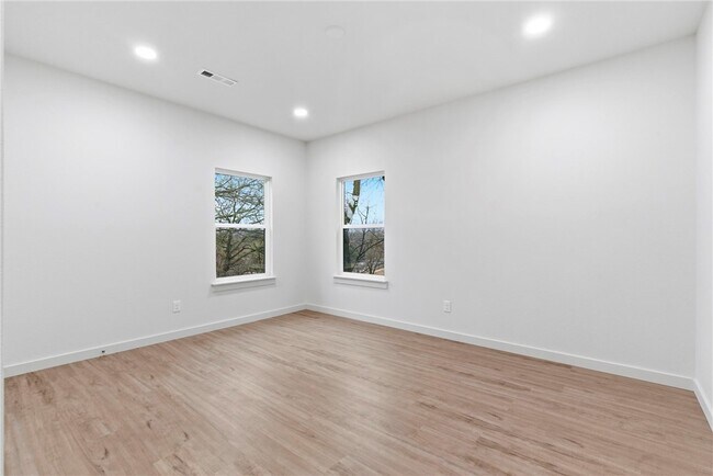 Building Photo - 567 S Blair Ave