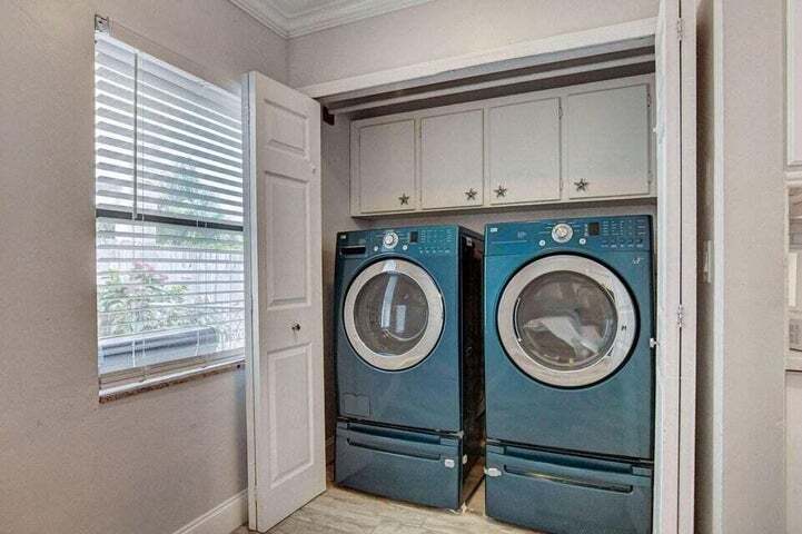 Building Photo - 115 NE 18th St