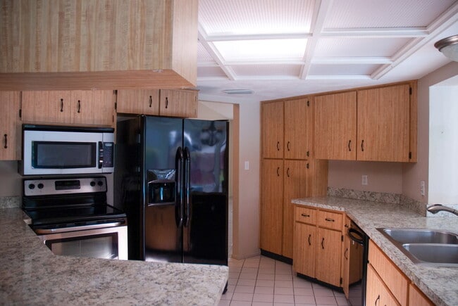 Building Photo - 3/Bedroom 3/Bath Tarpon Springs Home