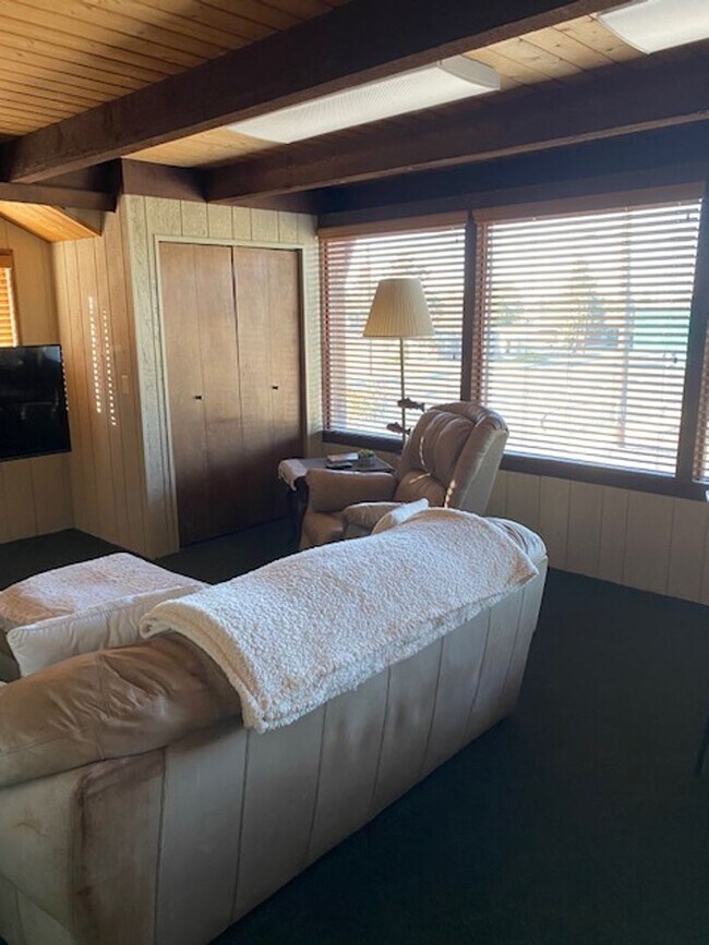 Building Photo - FULLY FURNISHED  - 2 bd Log Cabin in the H...