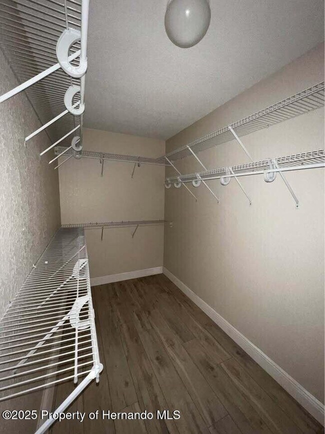 Building Photo - 9448 Tooke Shore Dr