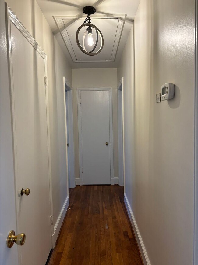 Building Photo - Hamilton Lakes Park Area 3 BR in Grimsley HS District