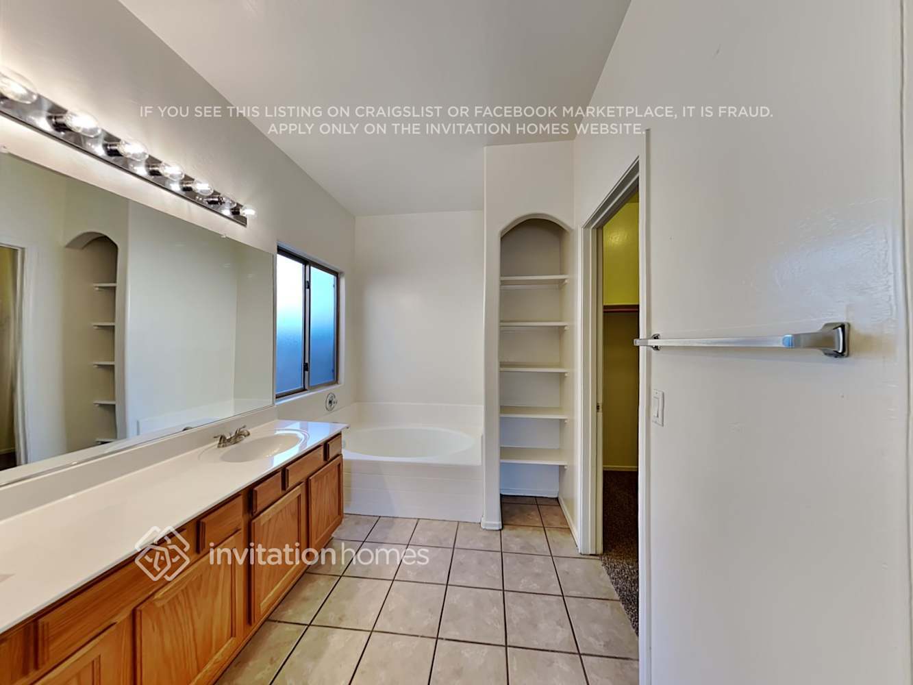 Building Photo - 1612 S 80th Dr