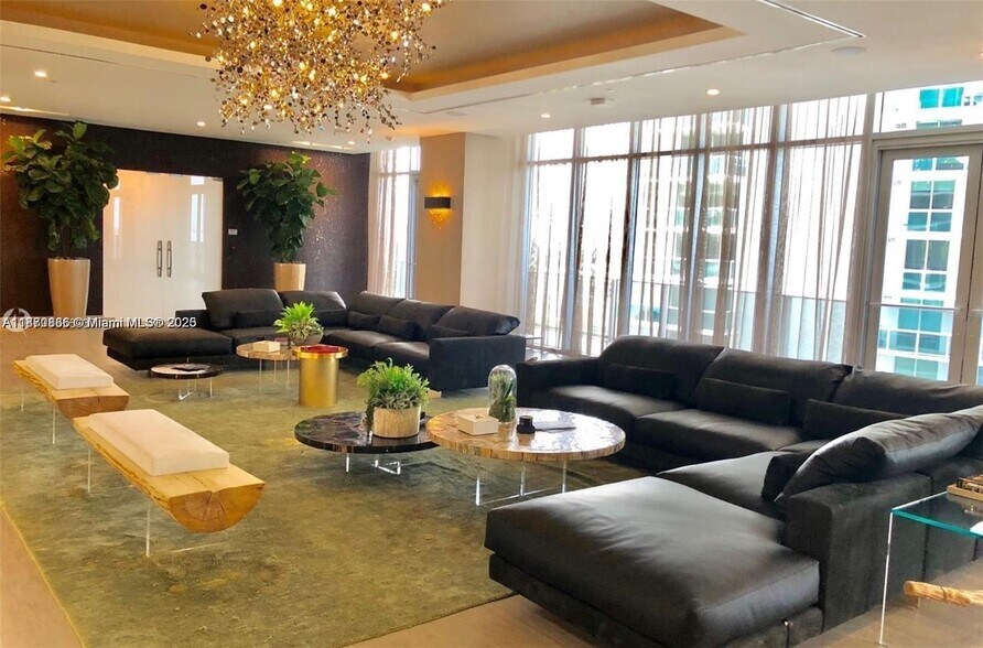 Building Photo - 488 NE 18th St